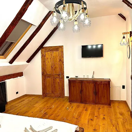 Casa De Lemn Arpasu De Jos *
