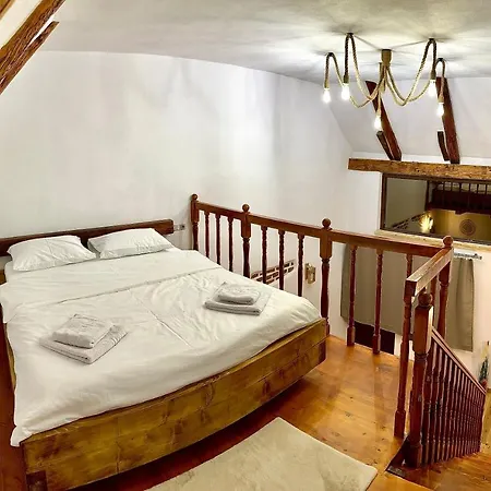 Casa De Lemn Lodge *