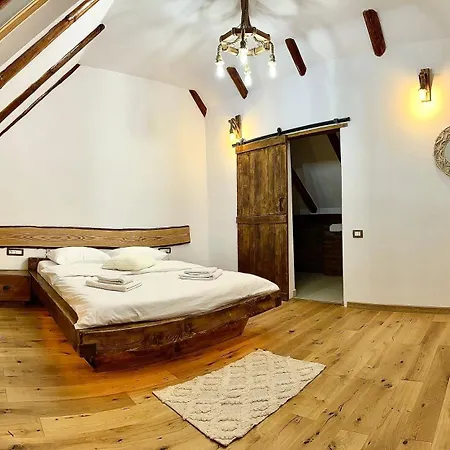 Casa De Lemn Arpasu De Jos Lodge *