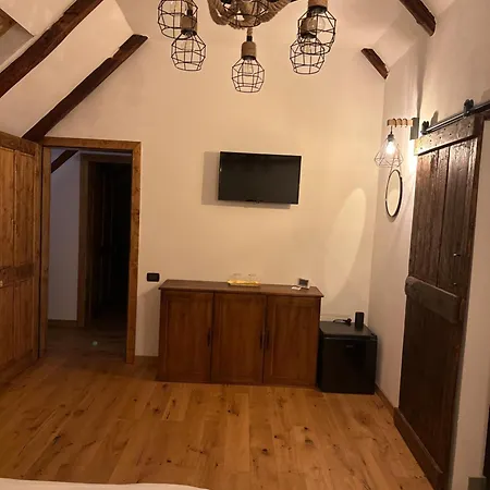 Casa De Lemn Arpasu De Jos